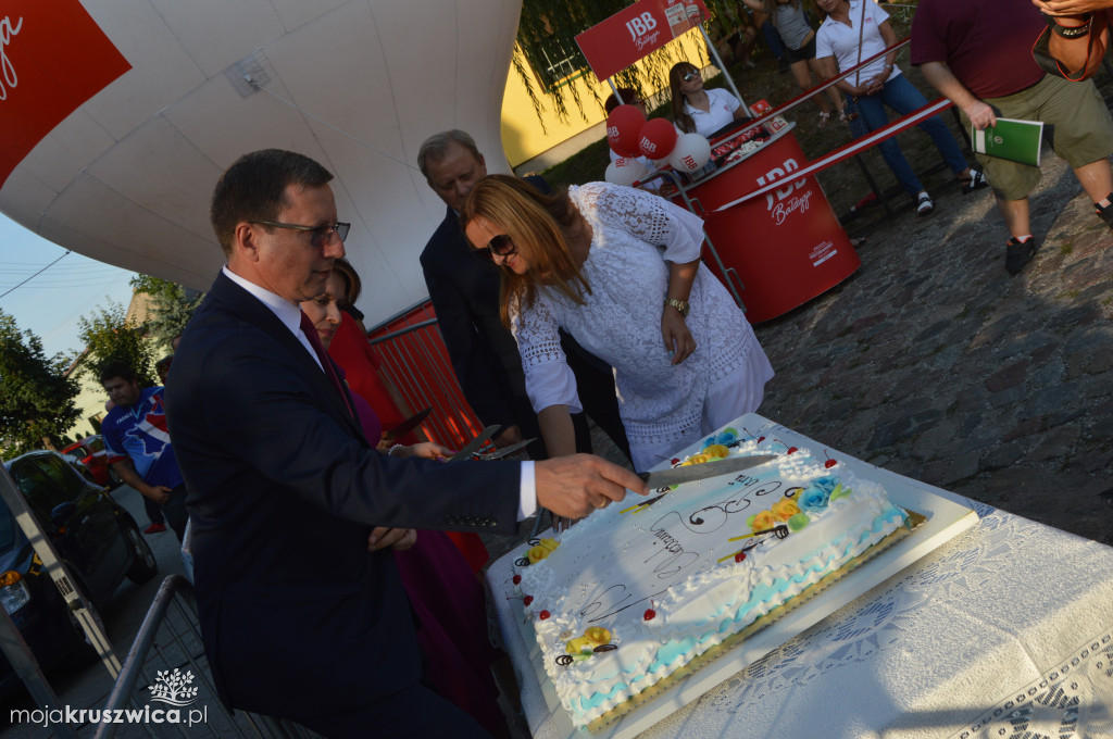 Uroczyste otwarcie i pyszny tort dla solenizantów