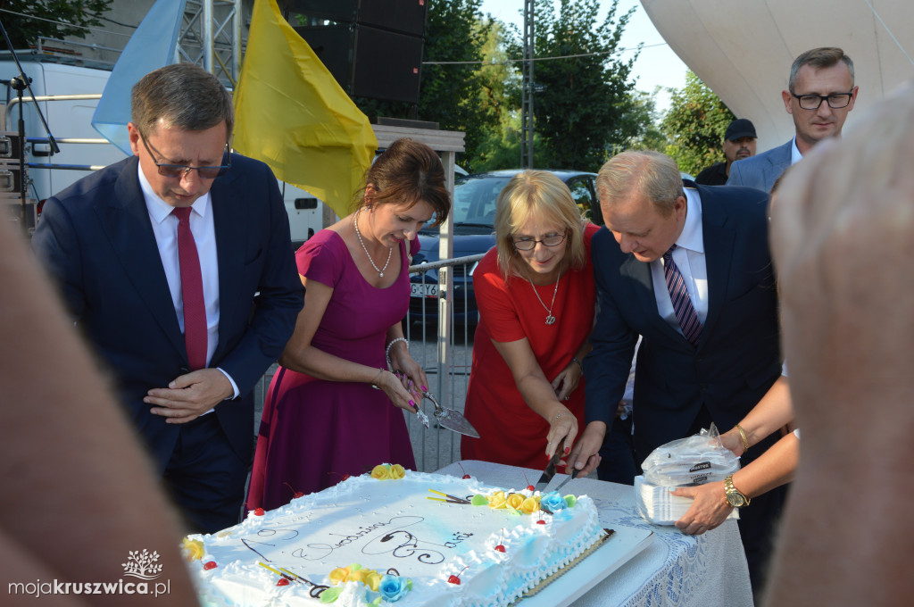 Uroczyste otwarcie i pyszny tort dla solenizantów