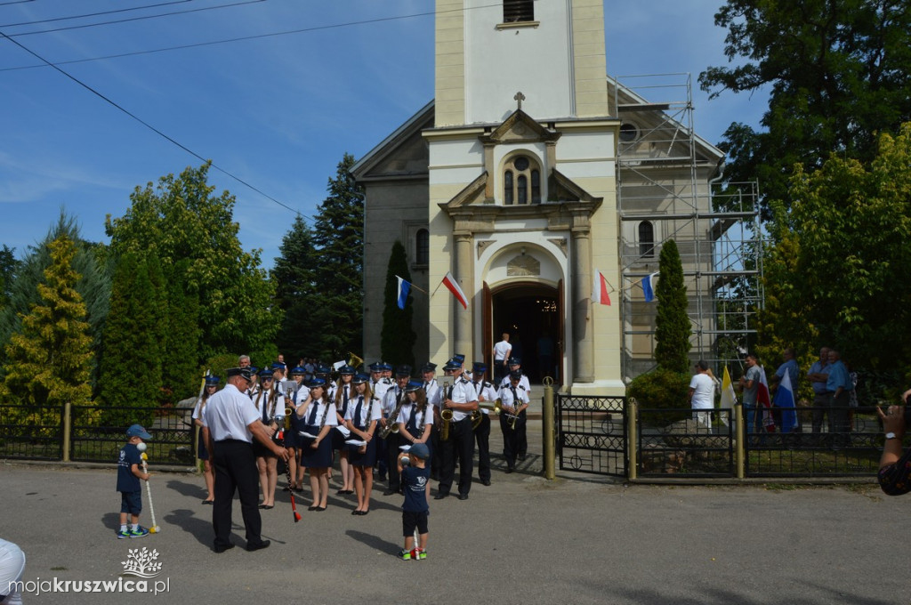 Barwny korowód dożynkowy