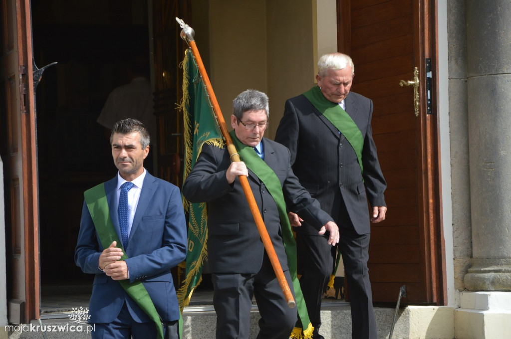 Barwny korowód dożynkowy