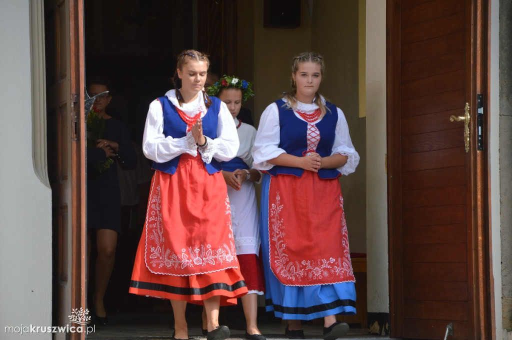 Barwny korowód dożynkowy