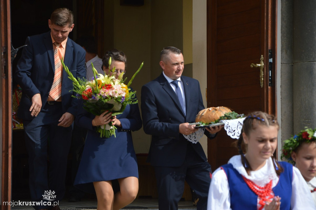 Barwny korowód dożynkowy