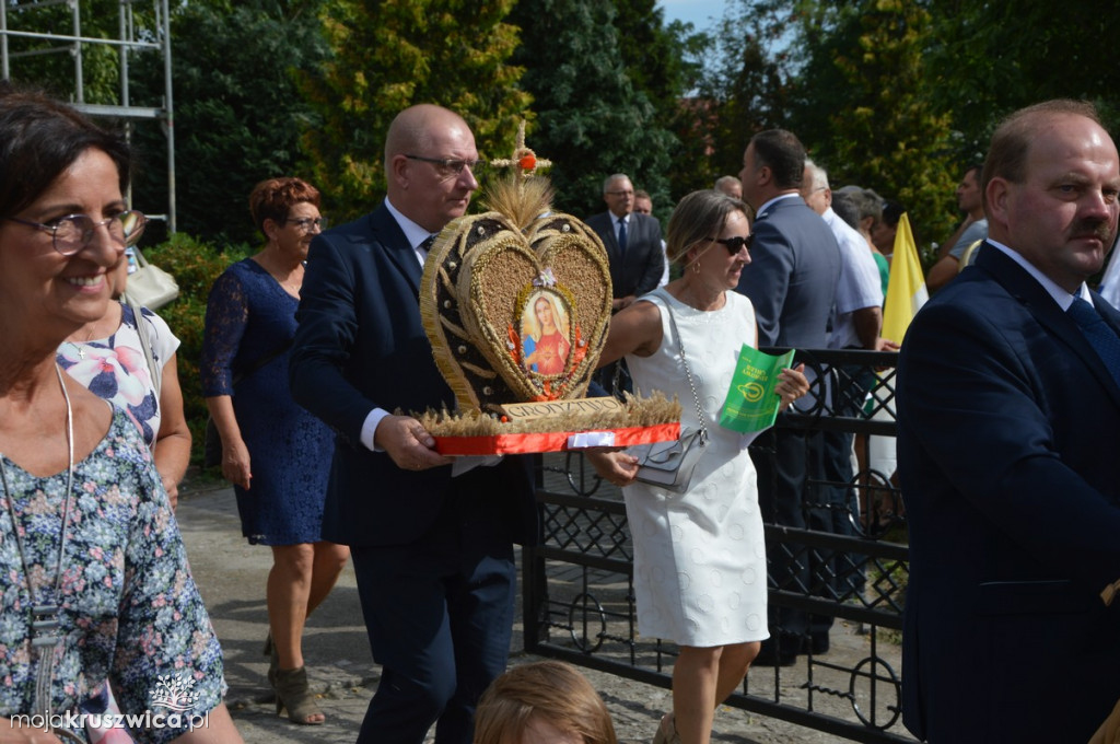 Barwny korowód dożynkowy