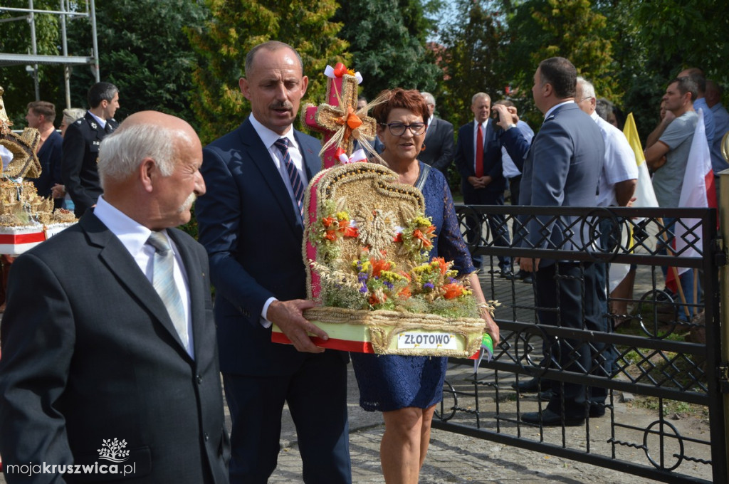 Barwny korowód dożynkowy