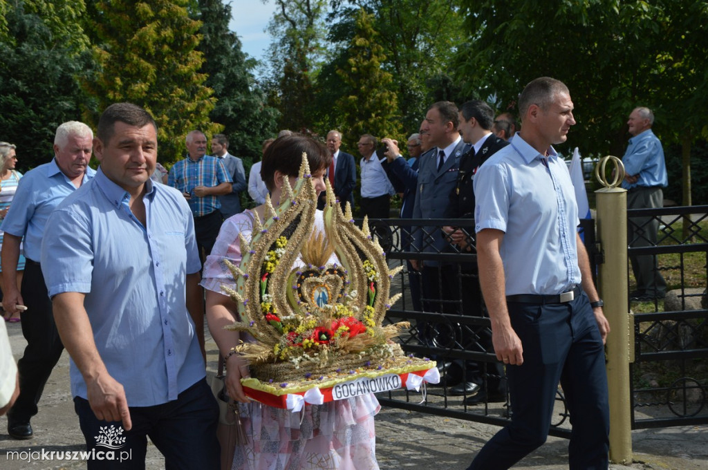 Barwny korowód dożynkowy