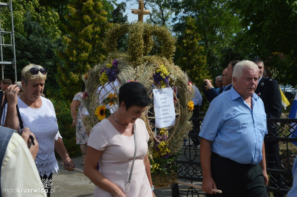 Barwny korowód dożynkowy