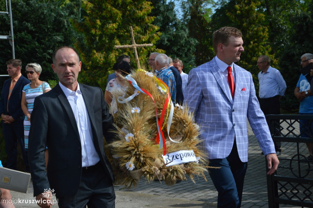 Barwny korowód dożynkowy
