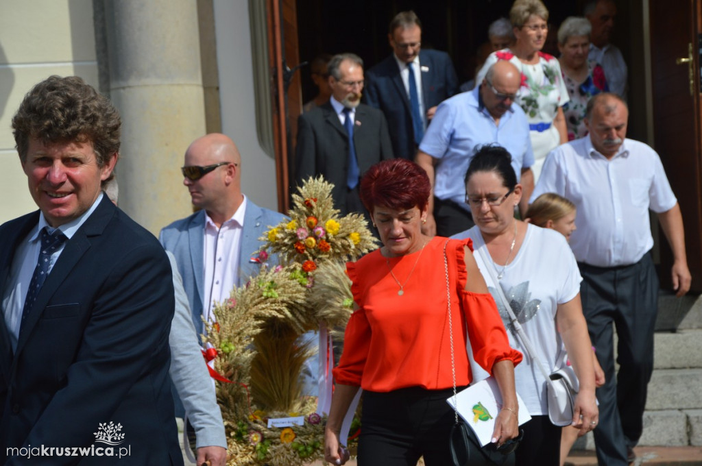 Barwny korowód dożynkowy