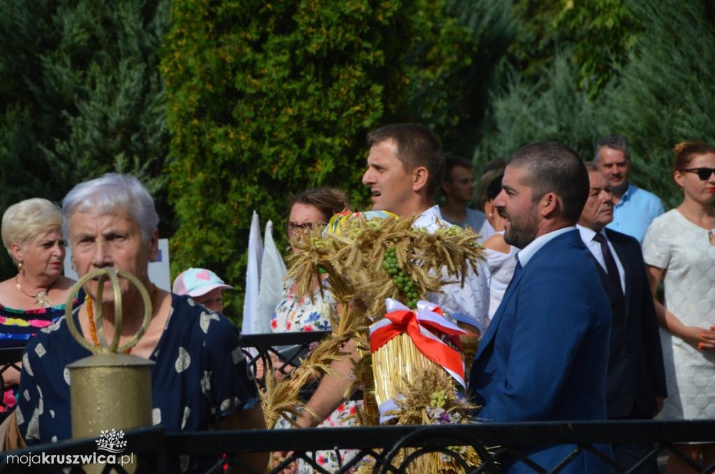 Barwny korowód dożynkowy