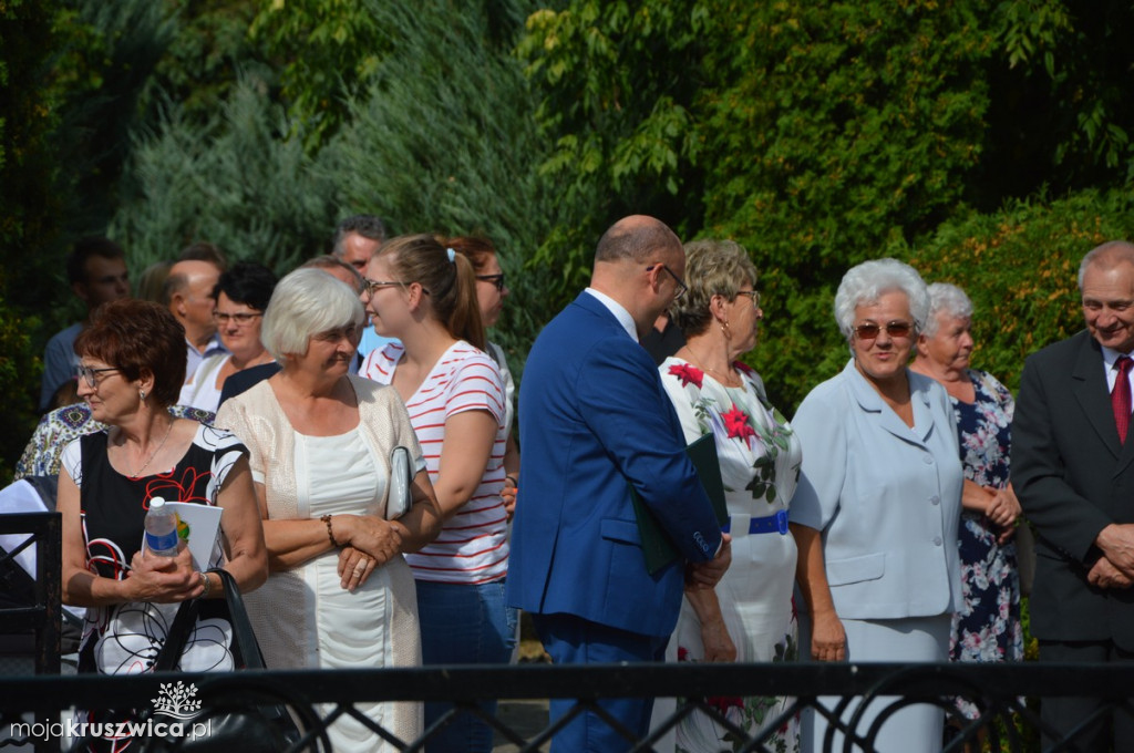 Barwny korowód dożynkowy