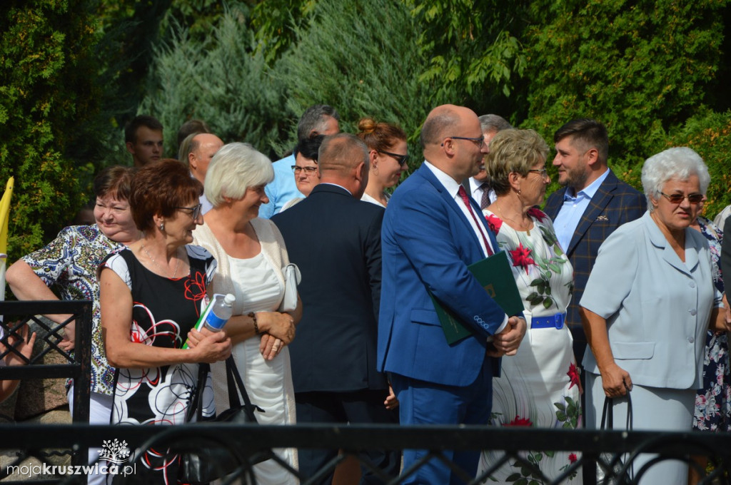 Barwny korowód dożynkowy