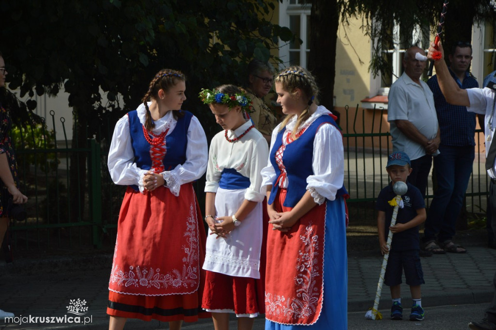 Barwny korowód dożynkowy