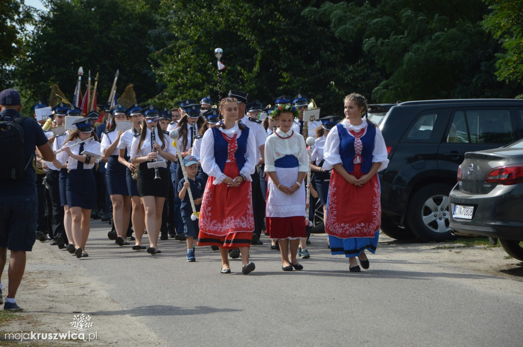 Barwny korowód dożynkowy