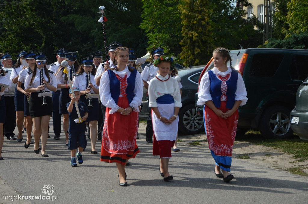 Barwny korowód dożynkowy