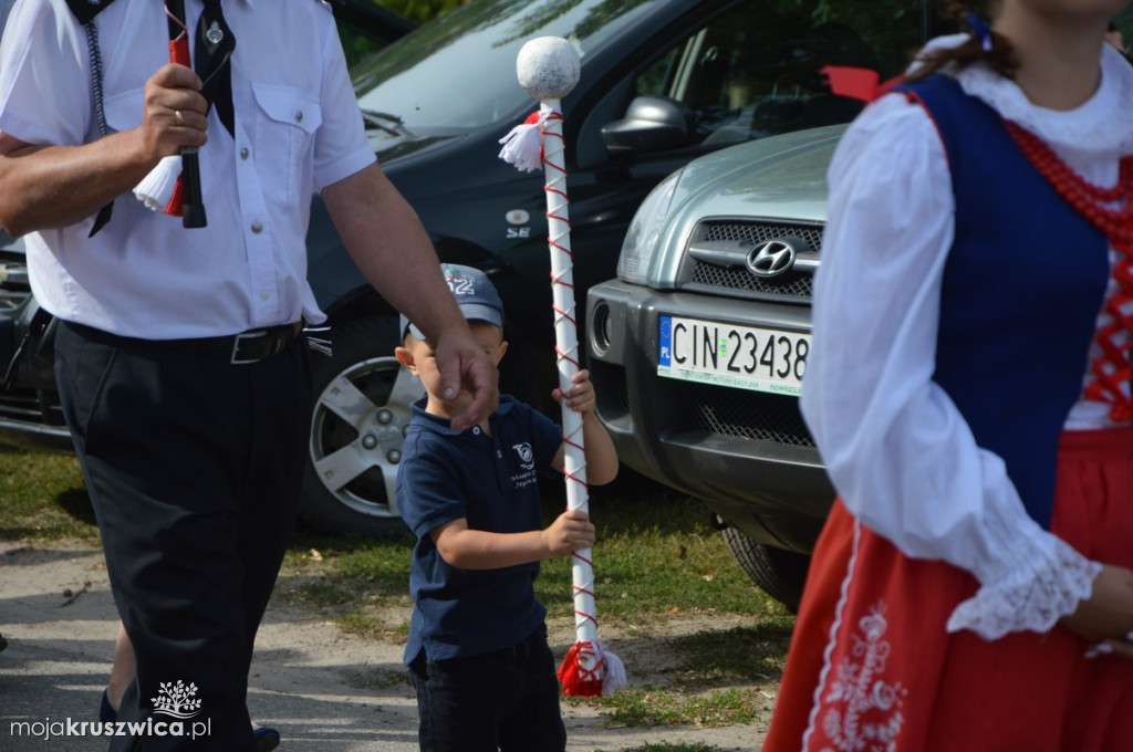 Barwny korowód dożynkowy