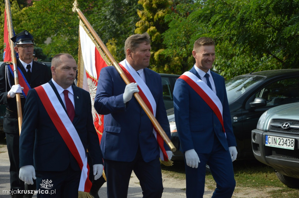 Barwny korowód dożynkowy