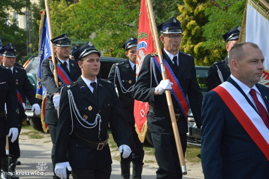Barwny korowód dożynkowy