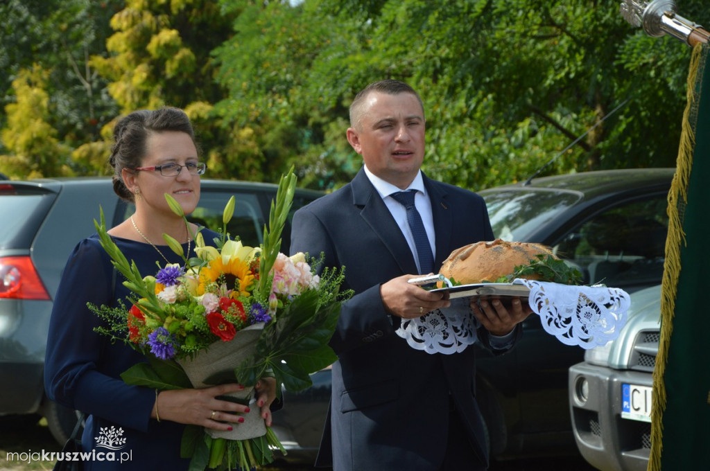 Barwny korowód dożynkowy