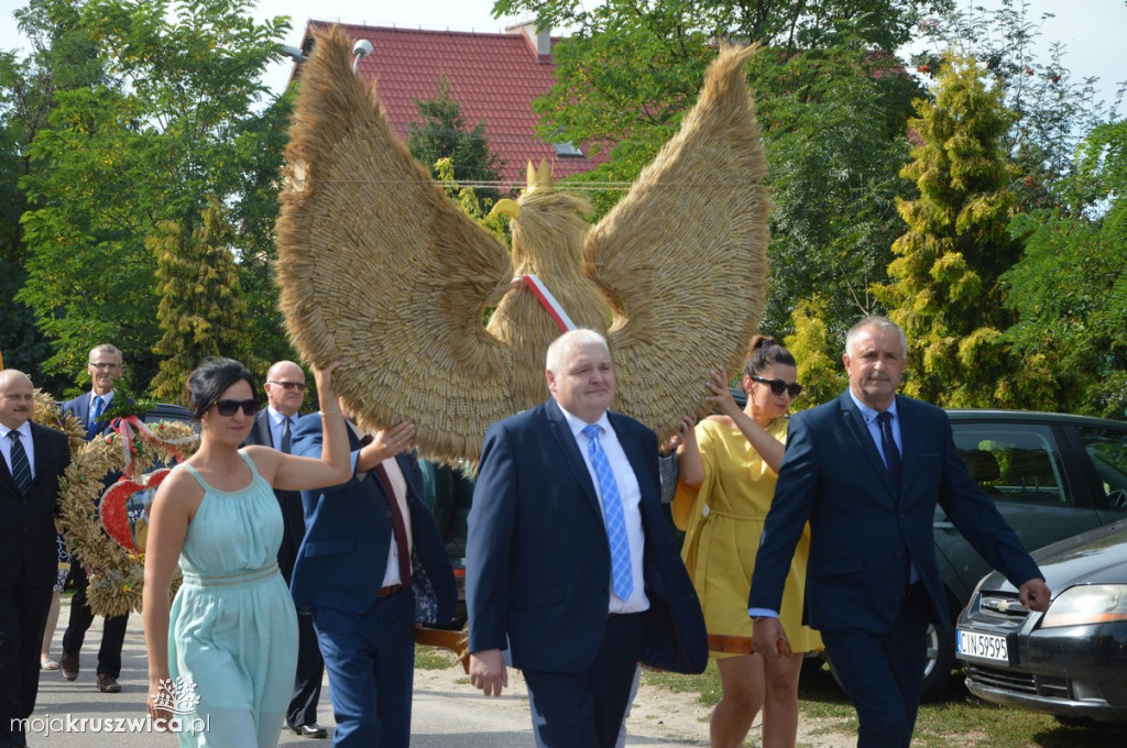 Barwny korowód dożynkowy
