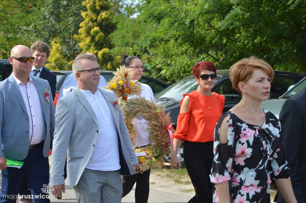 Barwny korowód dożynkowy