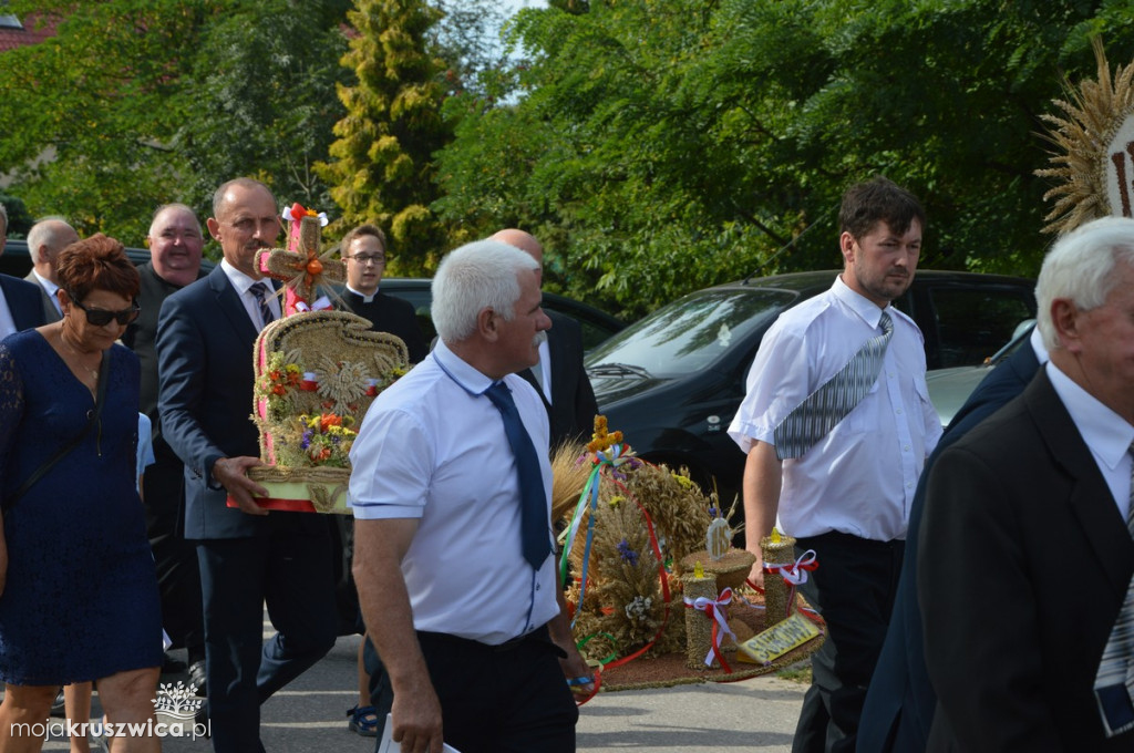 Barwny korowód dożynkowy