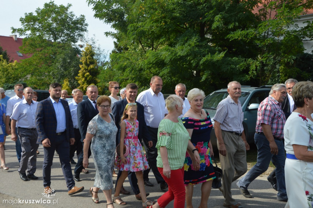 Barwny korowód dożynkowy