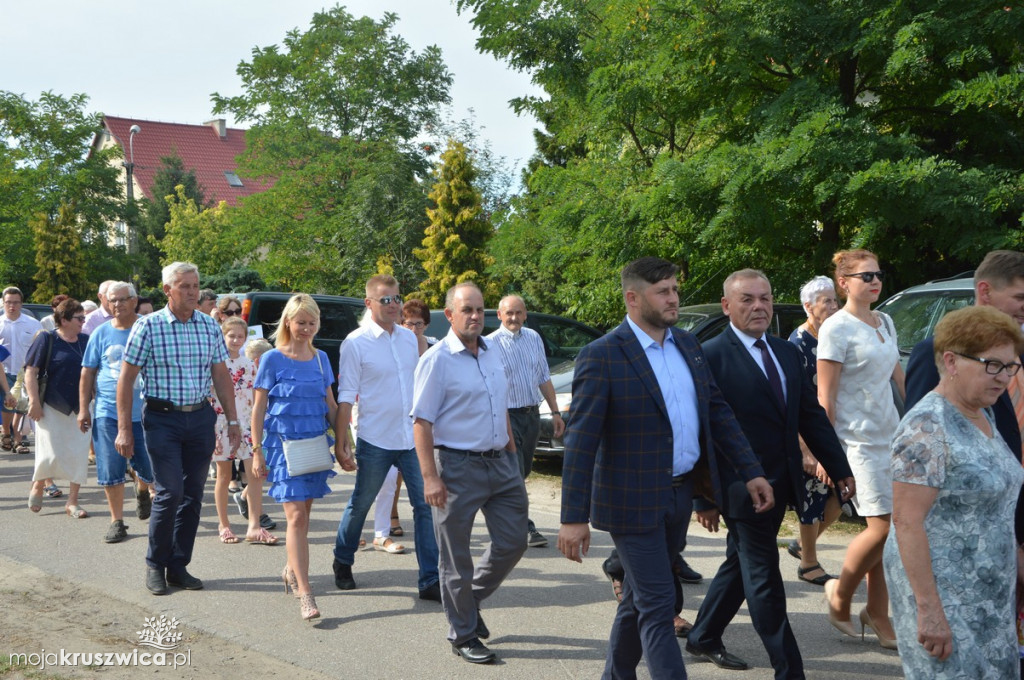 Barwny korowód dożynkowy