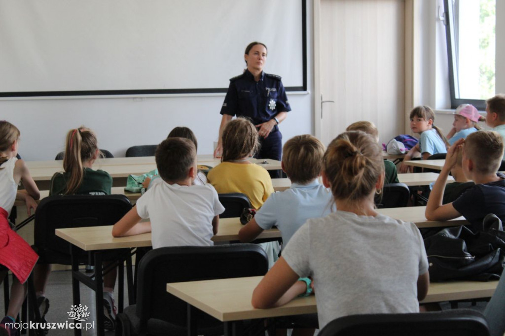 Zuchy i hercerze odwiedziły policjantów