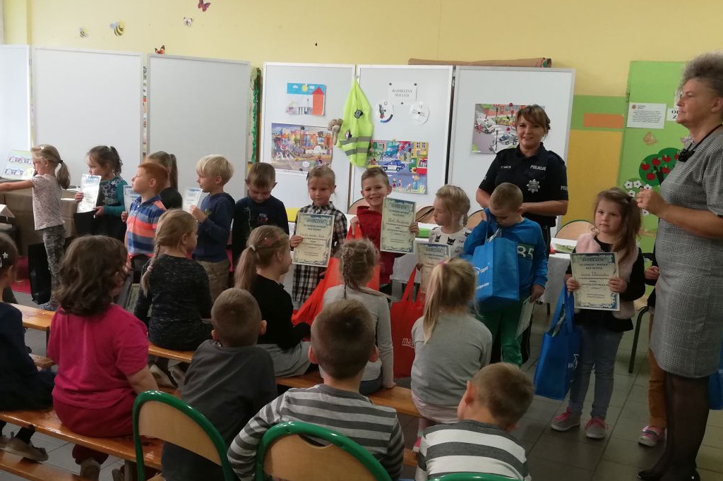 Policjantka z Kruszwicy edukuje dzieci