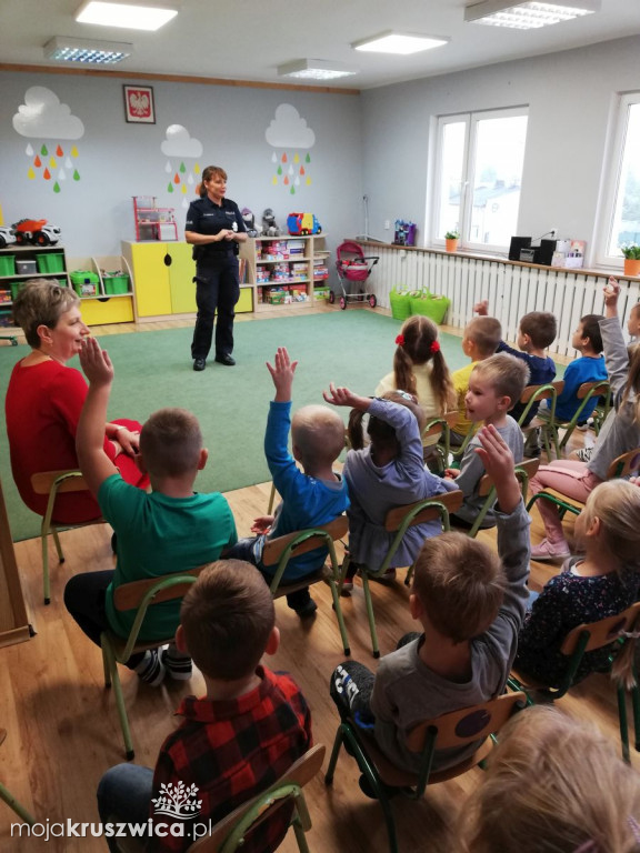 Policjantka z Kruszwicy w przedszkolu