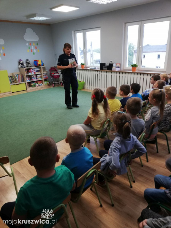 Policjantka z Kruszwicy w przedszkolu
