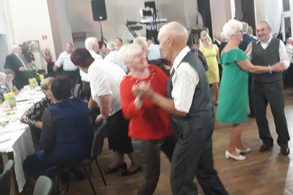 Zabawa seniorów w Chełmcach