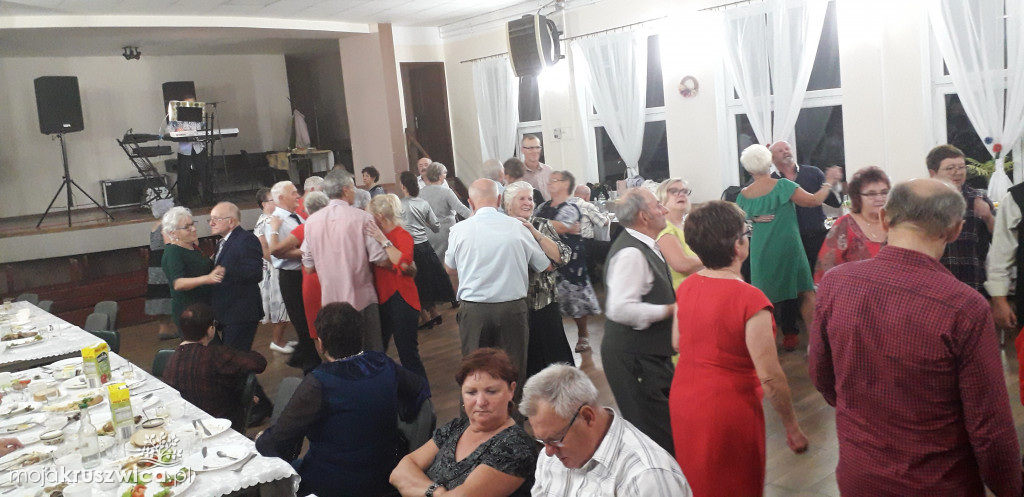 Zabawa seniorów w Chełmcach