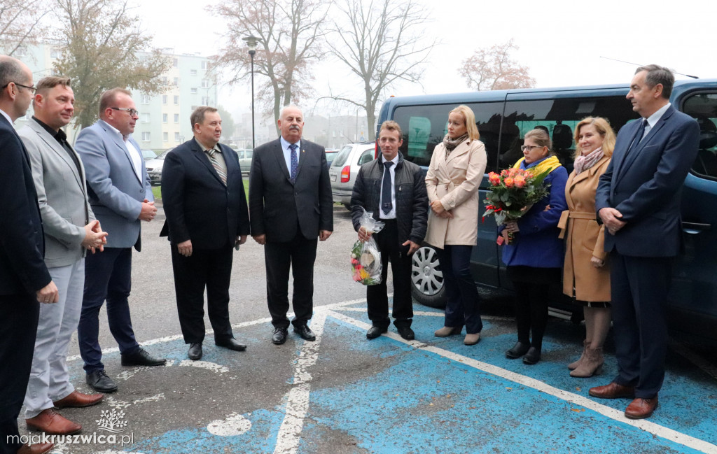 Przekazanie samochodu dla DPS Tarnówek