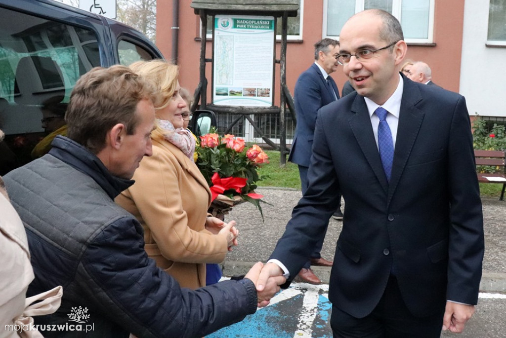 Przekazanie samochodu dla DPS Tarnówek