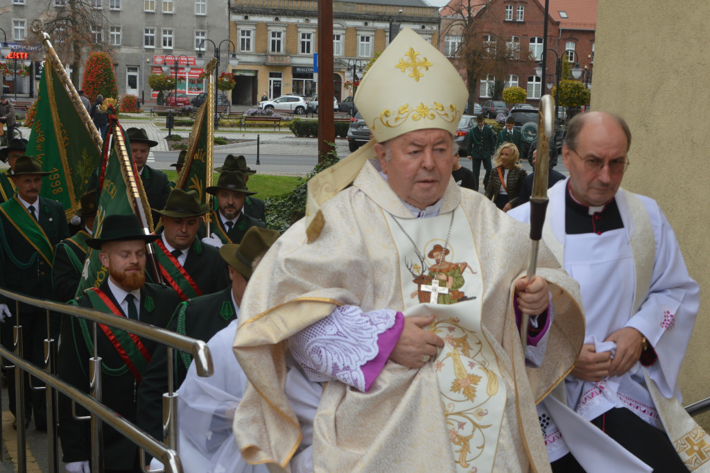 Myśliwi modlą się za wstawiennictwem św.Huberta