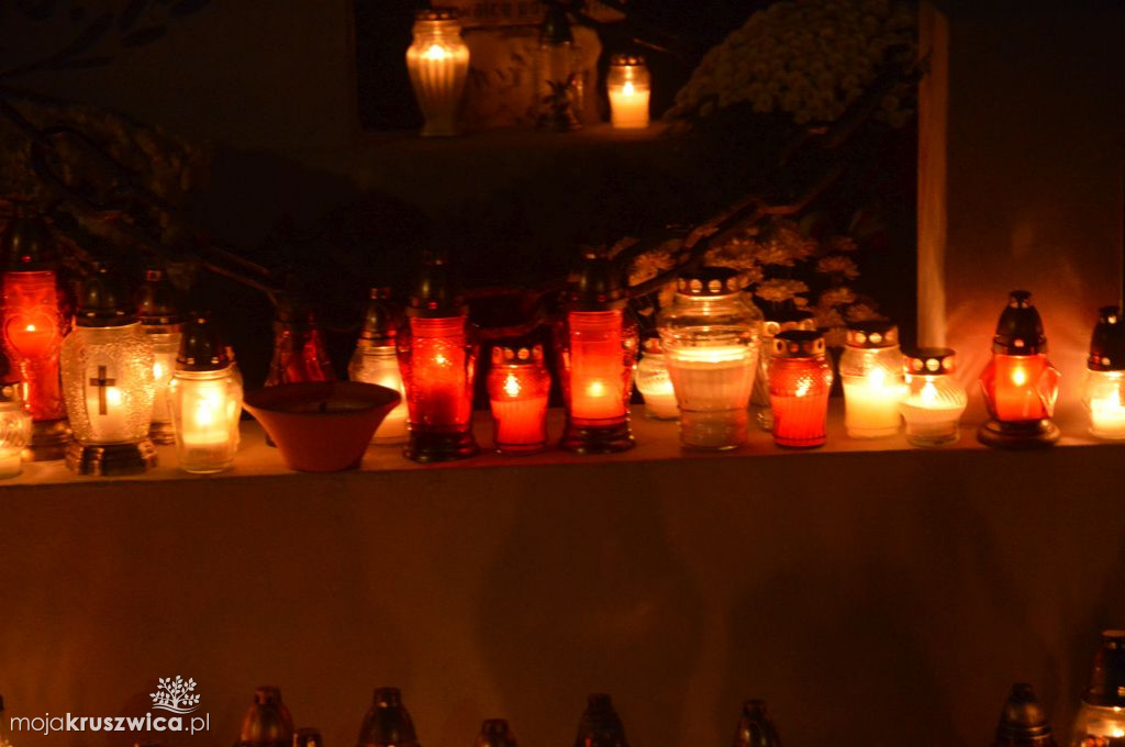Kruszwicki cmentarz nocą