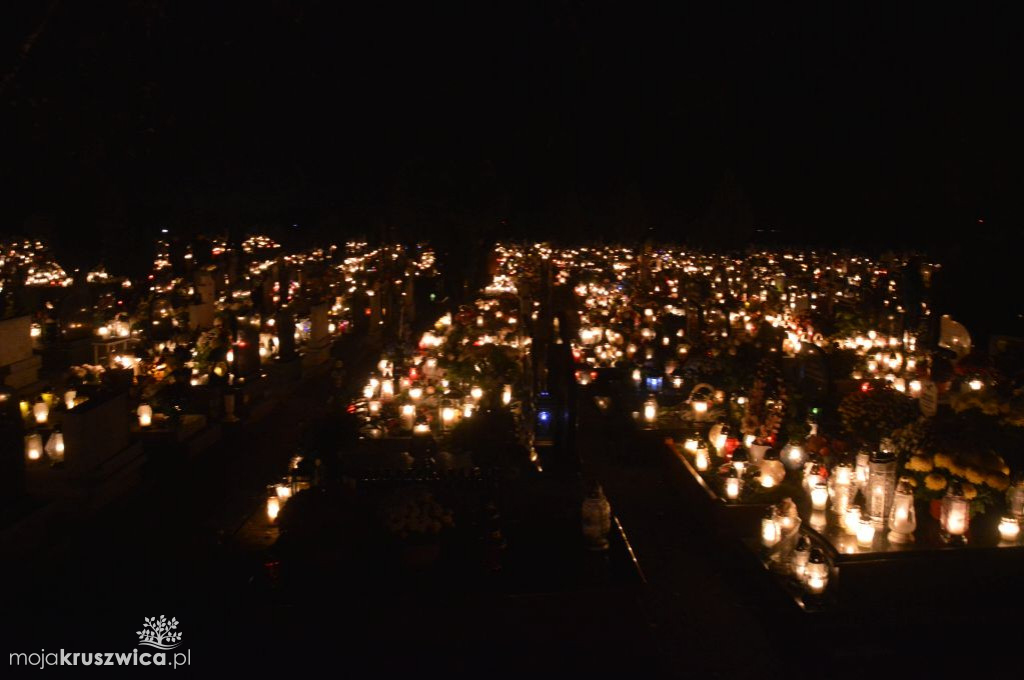 Kruszwicki cmentarz nocą