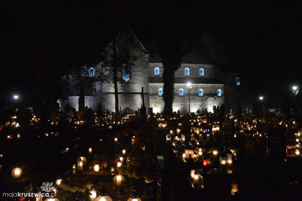 Kruszwicki cmentarz nocą