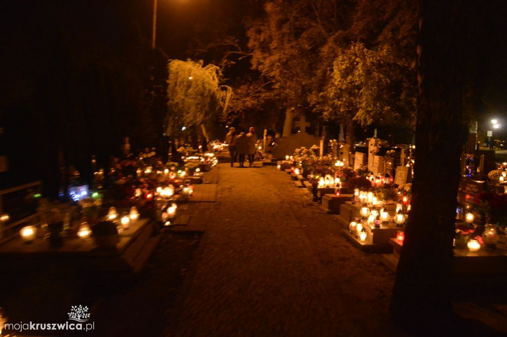 Kruszwicki cmentarz nocą