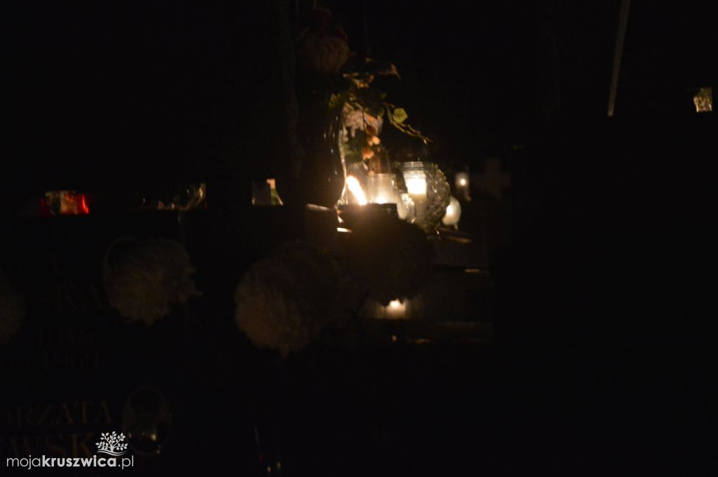 Kruszwicki cmentarz nocą