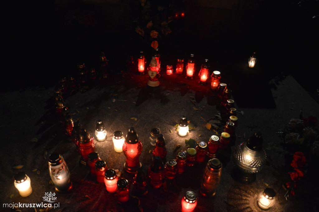 Kruszwicki cmentarz nocą