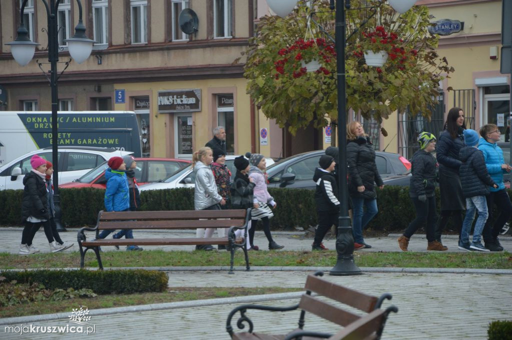 Wspólne śpiewanie Hymnu na Rynku