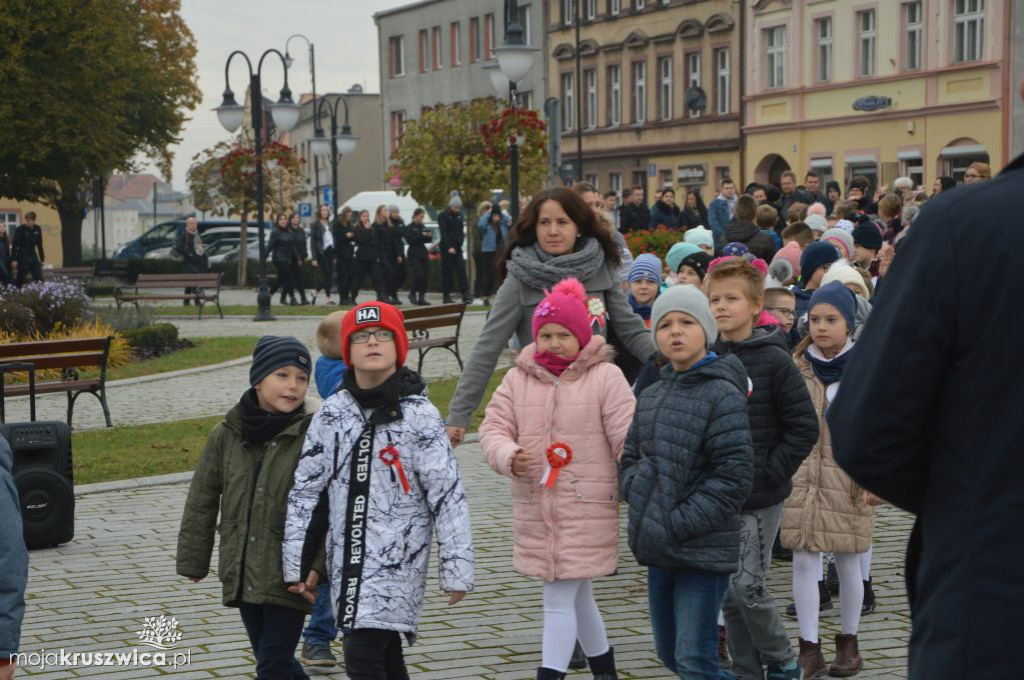Wspólne śpiewanie Hymnu na Rynku