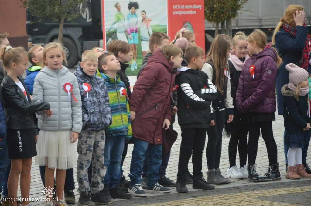 Wspólne śpiewanie Hymnu na Rynku