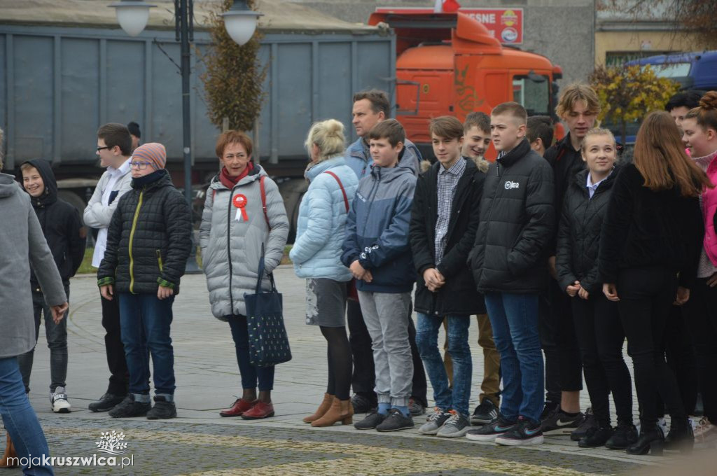 Wspólne śpiewanie Hymnu na Rynku