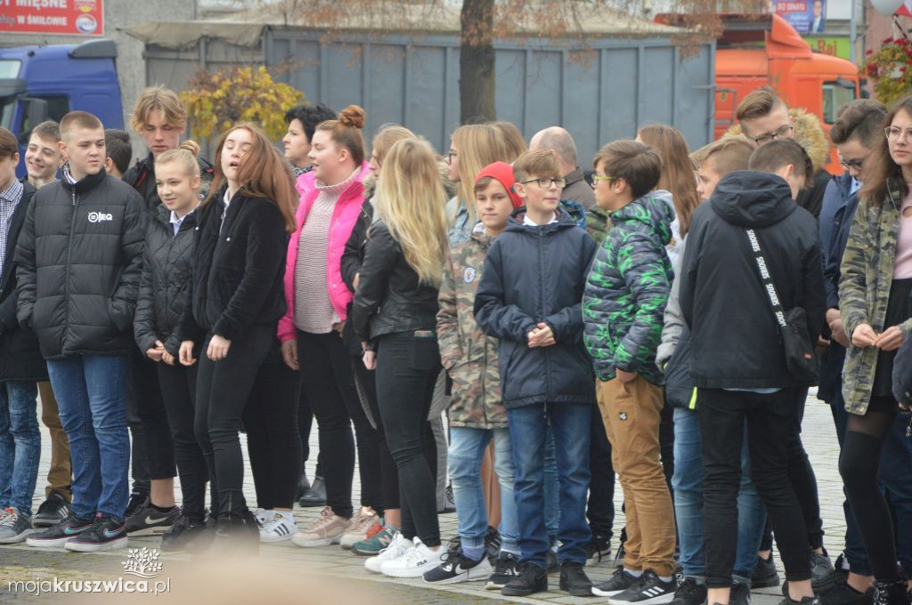 Wspólne śpiewanie Hymnu na Rynku