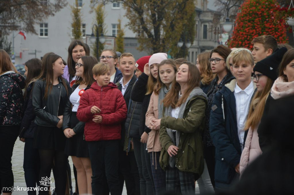 Wspólne śpiewanie Hymnu na Rynku