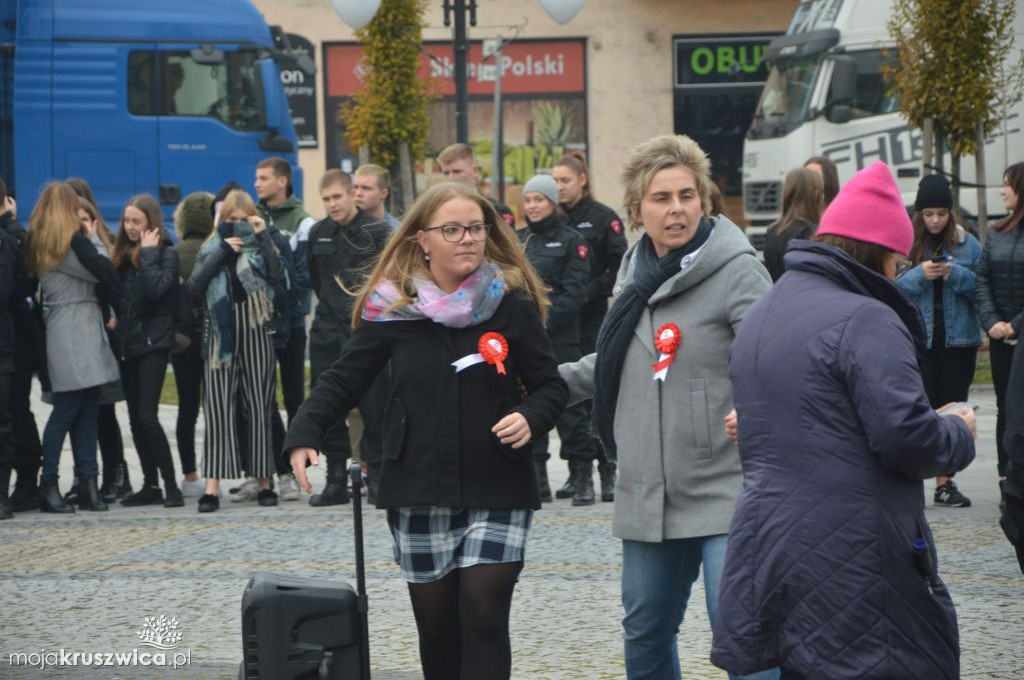 Wspólne śpiewanie Hymnu na Rynku