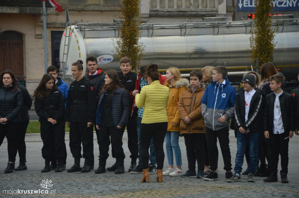 Wspólne śpiewanie Hymnu na Rynku